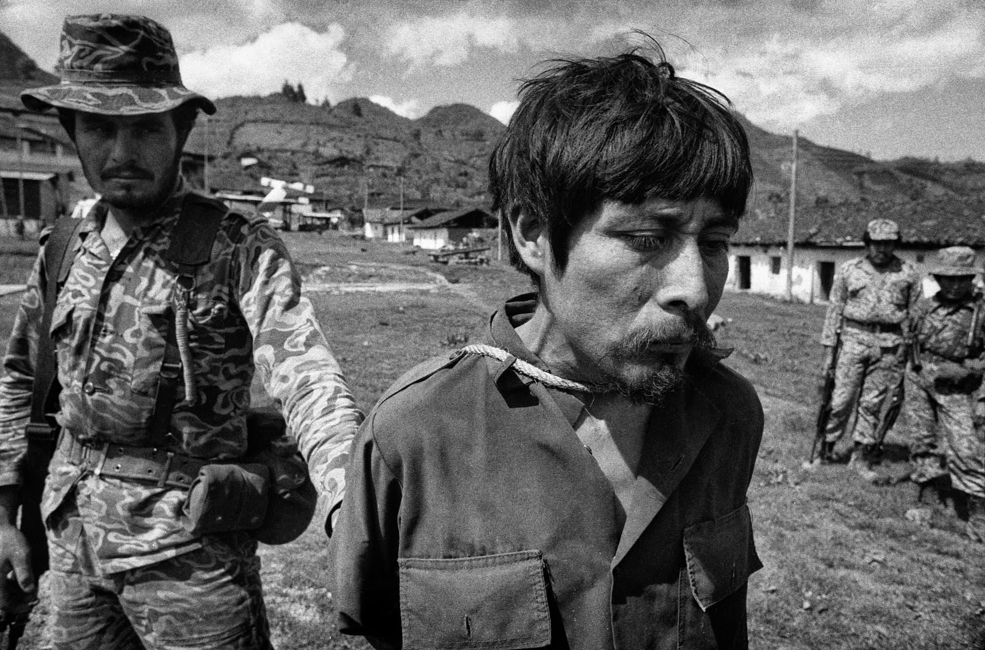 Alain Keler, Arrestation d’un guerrillero. Sa famille n’a jamais eu de nouvelles ; il a sans doute été exécuté, Guatemala, 1982